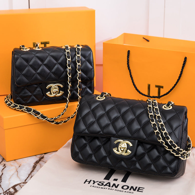 Chanel โ๐ฝ ๐๐น๐ฎ๐๐๐ถ๐ฐ ๐๐น๐ฎ๐ฝ in Black Lambskin